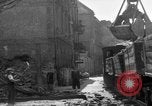 Standbild Bombenschäden und Wiederaufbau in München nach dem Krieg München Deutschland, 1946, aus Sekunde 61 historischem Filmmaterial Videoclip 65675056085