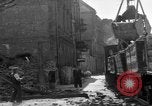 Standbild Bombenschäden und Wiederaufbau in München nach dem Krieg München Deutschland, 1946, aus Sekunde 62 historischem Filmmaterial Videoclip 65675056085