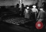 Standbild Bäckerei Mannheim Deutschland, 1946, aus Sekunde 12 historischem Filmmaterial Videoclip 65675056089