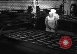 Standbild Bäckerei Mannheim Deutschland, 1946, aus Sekunde 16 historischem Filmmaterial Videoclip 65675056089