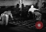 Standbild Bäckerei Mannheim Deutschland, 1946, aus Sekunde 25 historischem Filmmaterial Videoclip 65675056089