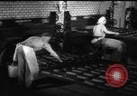 Standbild Bäckerei Mannheim Deutschland, 1946, aus Sekunde 28 historischem Filmmaterial Videoclip 65675056089