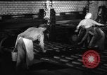 Standbild Bäckerei Mannheim Deutschland, 1946, aus Sekunde 29 historischem Filmmaterial Videoclip 65675056089