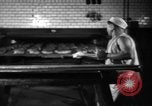 Standbild Bäckerei Mannheim Deutschland, 1946, aus Sekunde 42 historischem Filmmaterial Videoclip 65675056089