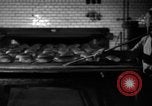Standbild Bäckerei Mannheim Deutschland, 1946, aus Sekunde 45 historischem Filmmaterial Videoclip 65675056089