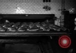 Standbild Bäckerei Mannheim Deutschland, 1946, aus Sekunde 47 historischem Filmmaterial Videoclip 65675056089