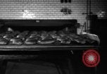 Standbild Bäckerei Mannheim Deutschland, 1946, aus Sekunde 49 historischem Filmmaterial Videoclip 65675056089