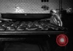 Standbild Bäckerei Mannheim Deutschland, 1946, aus Sekunde 51 historischem Filmmaterial Videoclip 65675056089