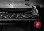 Standbild Bäckerei Mannheim Deutschland, 1946, aus Sekunde 52 historischem Filmmaterial Videoclip 65675056089