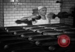 Standbild Bäckerei Mannheim Deutschland, 1946, aus Sekunde 58 historischem Filmmaterial Videoclip 65675056089