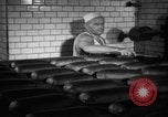 Standbild Bäckerei Mannheim Deutschland, 1946, aus Sekunde 59 historischem Filmmaterial Videoclip 65675056089