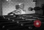 Standbild Bäckerei Mannheim Deutschland, 1946, aus Sekunde 61 historischem Filmmaterial Videoclip 65675056089