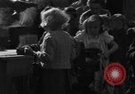Standbild Schule Kinder Wien Österreich, 1945, aus Sekunde 16 historischem Filmmaterial Videoclip 65675056105