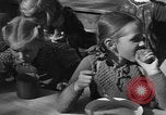 Standbild Schule Kinder Wien Österreich, 1945, aus Sekunde 27 historischem Filmmaterial Videoclip 65675056105