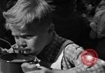 Standbild Schule Kinder Wien Österreich, 1945, aus Sekunde 32 historischem Filmmaterial Videoclip 65675056105