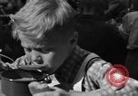 Standbild Schule Kinder Wien Österreich, 1945, aus Sekunde 37 historischem Filmmaterial Videoclip 65675056105