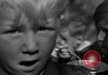 Standbild Schule Kinder Wien Österreich, 1945, aus Sekunde 56 historischem Filmmaterial Videoclip 65675056105