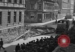 Standbild die britischen LKW Wien Österreich, 1945, aus Sekunde 5 historischem Filmmaterial Videoclip 65675056106