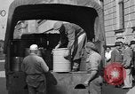 Standbild die britischen LKW Wien Österreich, 1945, aus Sekunde 28 historischem Filmmaterial Videoclip 65675056106