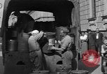 Standbild die britischen LKW Wien Österreich, 1945, aus Sekunde 35 historischem Filmmaterial Videoclip 65675056106