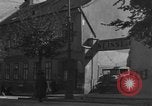 Standbild die britischen LKW Wien Österreich, 1945, aus Sekunde 39 historischem Filmmaterial Videoclip 65675056106