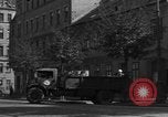 Standbild die britischen LKW Wien Österreich, 1945, aus Sekunde 46 historischem Filmmaterial Videoclip 65675056106