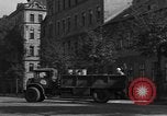Standbild die britischen LKW Wien Österreich, 1945, aus Sekunde 47 historischem Filmmaterial Videoclip 65675056106