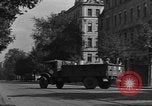 Standbild die britischen LKW Wien Österreich, 1945, aus Sekunde 49 historischem Filmmaterial Videoclip 65675056106