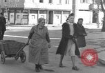 Image civils Sobernheim Allemagne, 1945, de la seconde 7 séquences d'archives historiques vidéo 65675056116