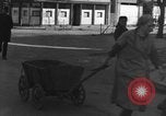Image civils Sobernheim Allemagne, 1945, de la seconde 9 séquences d'archives historiques vidéo 65675056116