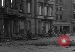 Image des combats de rue Koblenz Allemagne, 1945, de la seconde 4 séquences d'archives historiques vidéo 65675056145