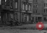 Image des combats de rue Koblenz Allemagne, 1945, de la seconde 14 séquences d'archives historiques vidéo 65675056145