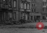 Image des combats de rue Koblenz Allemagne, 1945, de la seconde 17 séquences d'archives historiques vidéo 65675056145