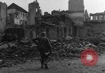 Image des combats de rue Koblenz Allemagne, 1945, de la seconde 21 séquences d'archives historiques vidéo 65675056145