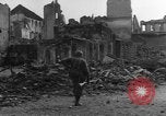 Image des combats de rue Koblenz Allemagne, 1945, de la seconde 22 séquences d'archives historiques vidéo 65675056145