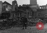 Image des combats de rue Koblenz Allemagne, 1945, de la seconde 23 séquences d'archives historiques vidéo 65675056145