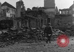 Image des combats de rue Koblenz Allemagne, 1945, de la seconde 25 séquences d'archives historiques vidéo 65675056145