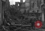 Image des combats de rue Koblenz Allemagne, 1945, de la seconde 28 séquences d'archives historiques vidéo 65675056145