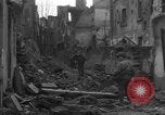 Image des combats de rue Koblenz Allemagne, 1945, de la seconde 29 séquences d'archives historiques vidéo 65675056145