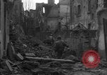 Image des combats de rue Koblenz Allemagne, 1945, de la seconde 35 séquences d'archives historiques vidéo 65675056145
