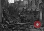 Image des combats de rue Koblenz Allemagne, 1945, de la seconde 38 séquences d'archives historiques vidéo 65675056145
