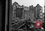 Image des combats de rue Koblenz Allemagne, 1945, de la seconde 47 séquences d'archives historiques vidéo 65675056145