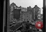 Image des combats de rue Koblenz Allemagne, 1945, de la seconde 48 séquences d'archives historiques vidéo 65675056145