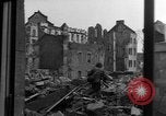 Image des combats de rue Koblenz Allemagne, 1945, de la seconde 49 séquences d'archives historiques vidéo 65675056145