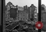 Image des combats de rue Koblenz Allemagne, 1945, de la seconde 55 séquences d'archives historiques vidéo 65675056145