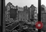 Image des combats de rue Koblenz Allemagne, 1945, de la seconde 56 séquences d'archives historiques vidéo 65675056145