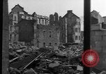 Image des combats de rue Koblenz Allemagne, 1945, de la seconde 62 séquences d'archives historiques vidéo 65675056145
