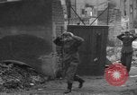 Standbild Straßenschlachten Koblenz Deutschland, 1945, aus Sekunde 23 historischem Filmmaterial Videoclip 65675056146