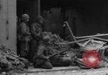 Standbild Straßenschlachten Koblenz Deutschland, 1945, aus Sekunde 50 historischem Filmmaterial Videoclip 65675056146