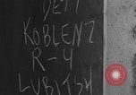 Image des combats de rue Koblenz Allemagne, 1945, de la seconde 3 séquences d'archives historiques vidéo 65675056147